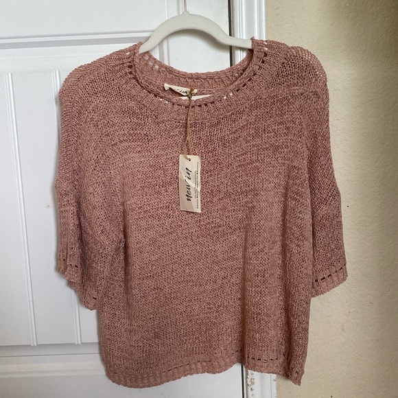 NWT-Size M Rose Pink Knit Top - Picture 2 of 5